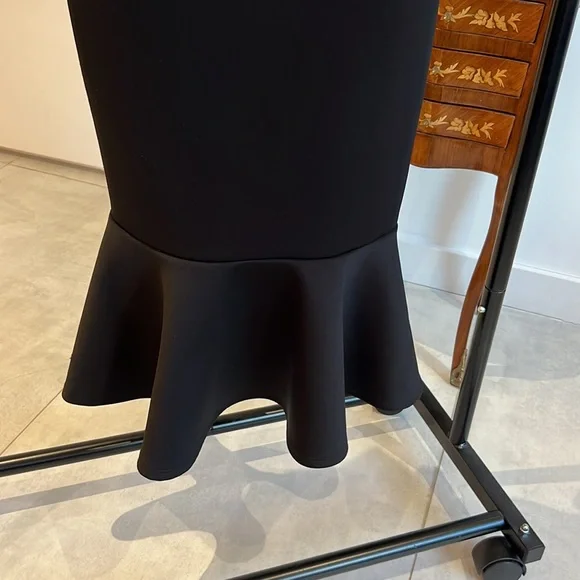 BLACK DRESS RUFFLE - Picture 4 of 4